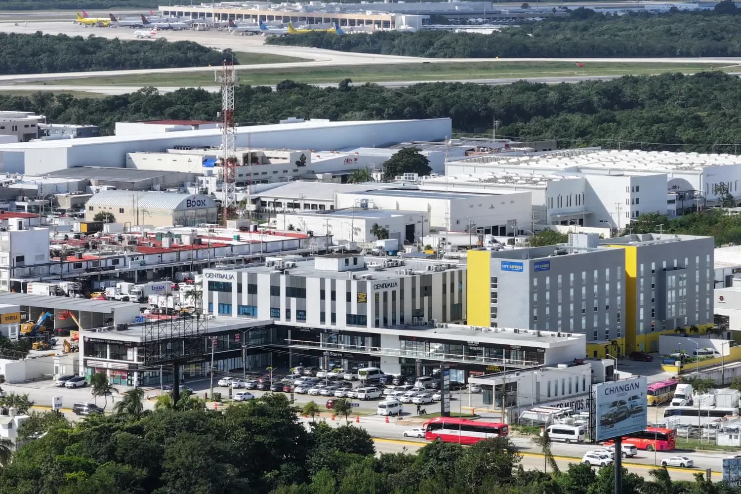 Plaza comercial Cancún: Crecer sin fragmentar tu negocio